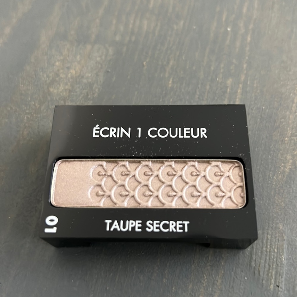 Ecrin taupe secret eye shadow brand new!